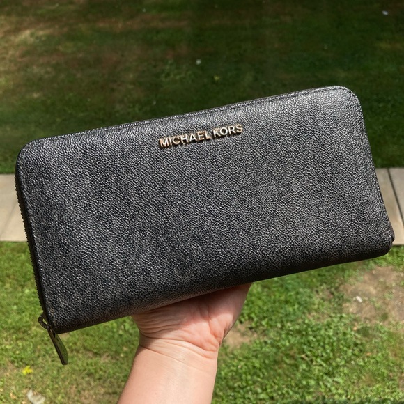 Michael Kors Large Black Rectangle Zipper Closure MK Logo Wallet Silver Hardware - Picture 1 of 17